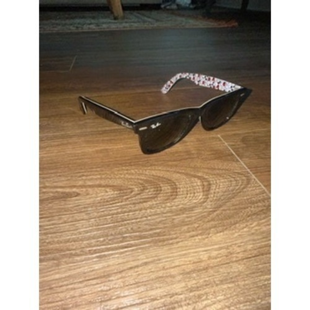 Ray-Ban RB2140 Disney Mickey Mouse Limited Edition Wayfarer Sunglasses w/ Cloth - Picture 4 of 8